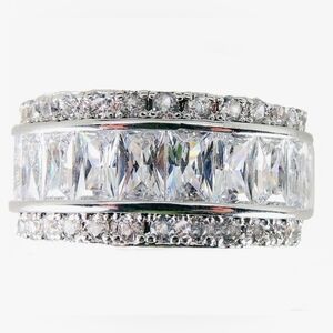 Elegant Silver Crystal Band Ring. Size 10